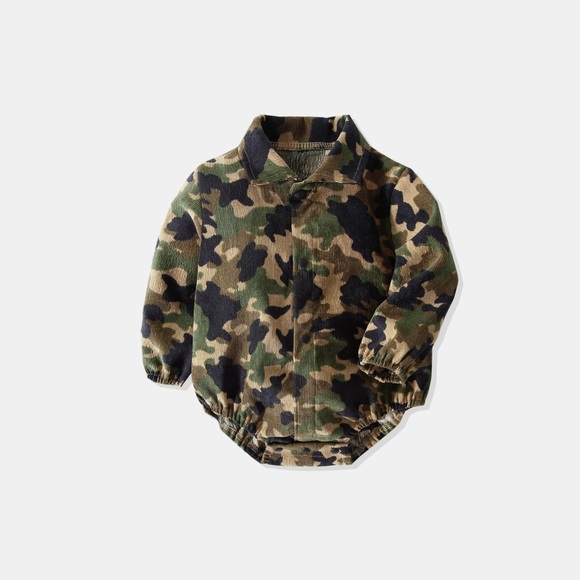 Baby Camouflage Long Sleeve Bodysuit. Size: 6-9 M Color: Camo - Picture 1 of 7